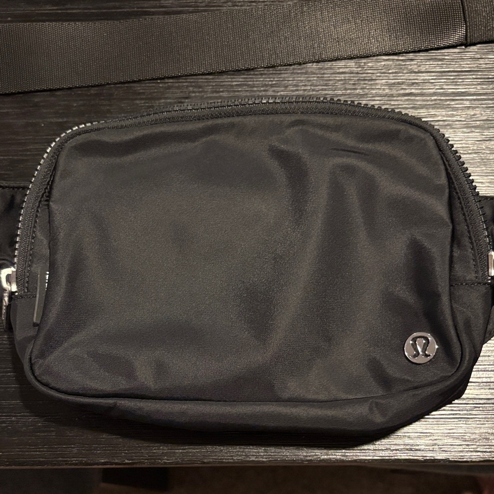 lululemon 2L belt bag